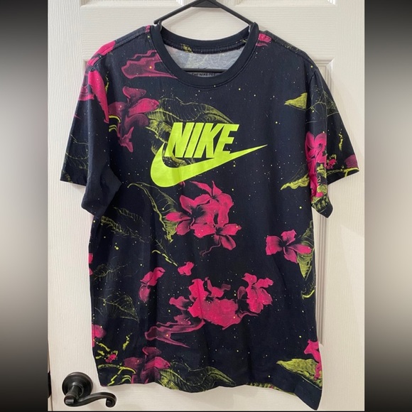 SOLD 🩷🖤 Nike Sportswear Pink Black Floral T-Shirt Neon Swoosh - Men Size Large - Picture 3 of 9